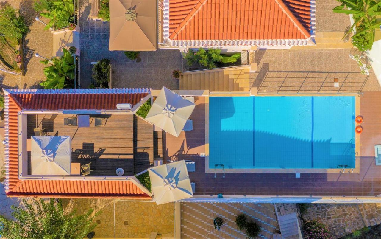 Vereniki Apartments フィニクーダ エクステリア 写真