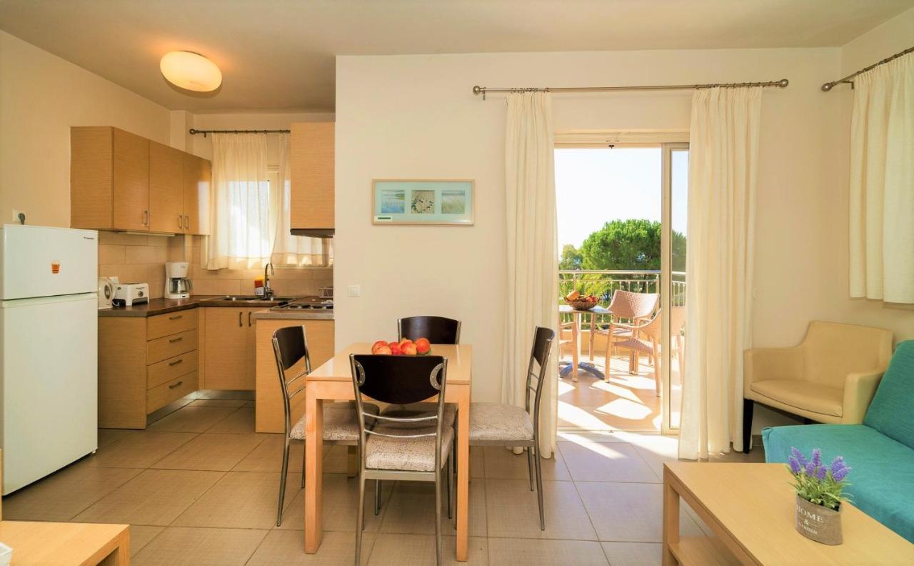 Vereniki Apartments フィニクーダ エクステリア 写真